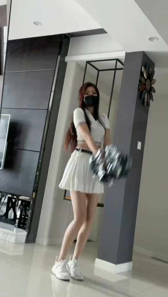  야구 선수들을 위한 치어리더 댄스 귀염섹시라는게 이런건가봐~