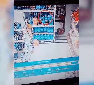  편의점 cctv에 찍힌 신기한 장면