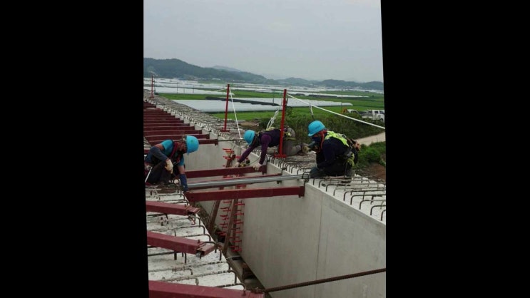 [교량가설재 임대전문 유대산업] 중앙멍에재 설치 동영상-1 : 네이버 블로그