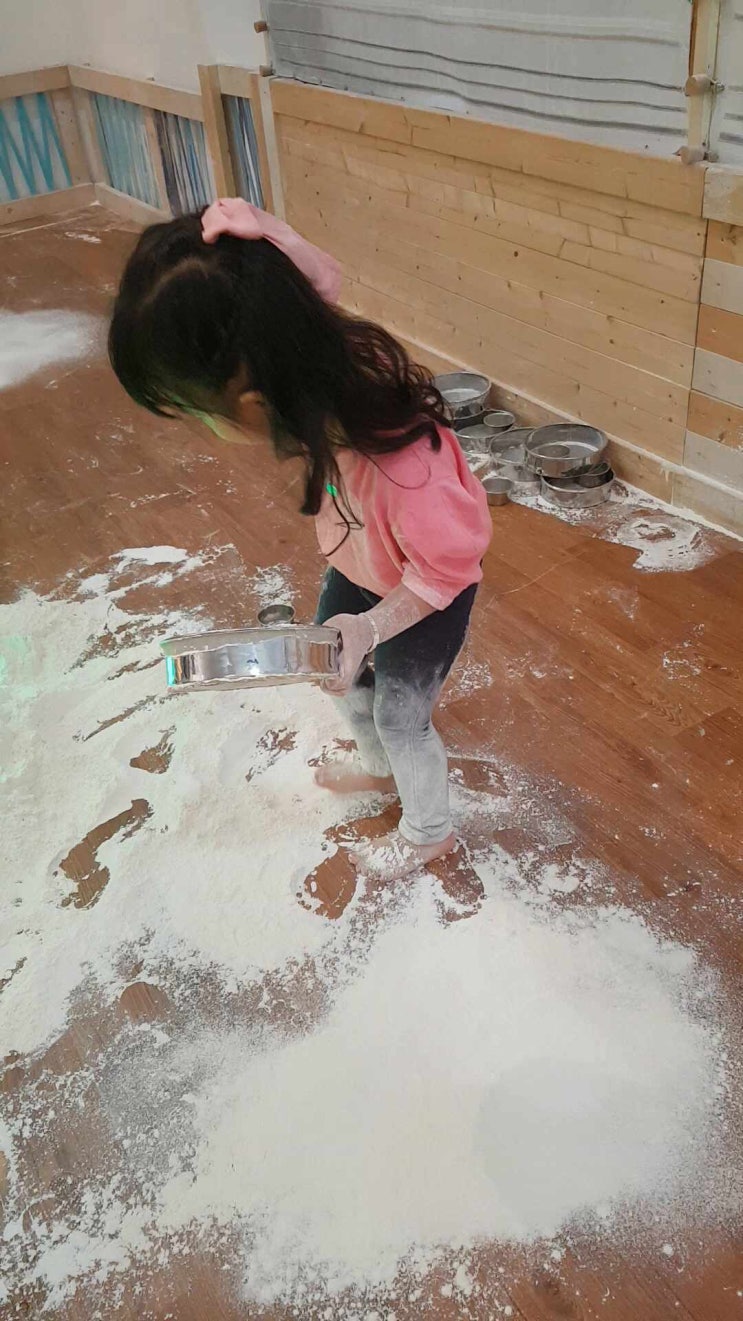  이영란의 감성체험-가루야가루야 밀가루놀이 어린이키즈카페