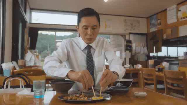  고독한 미식가:손 안대고 레몬 짜는 법.gif