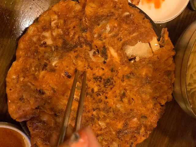  밤에 보면 더 맛있는 경희대 79국수와 스벅 캐모마일차