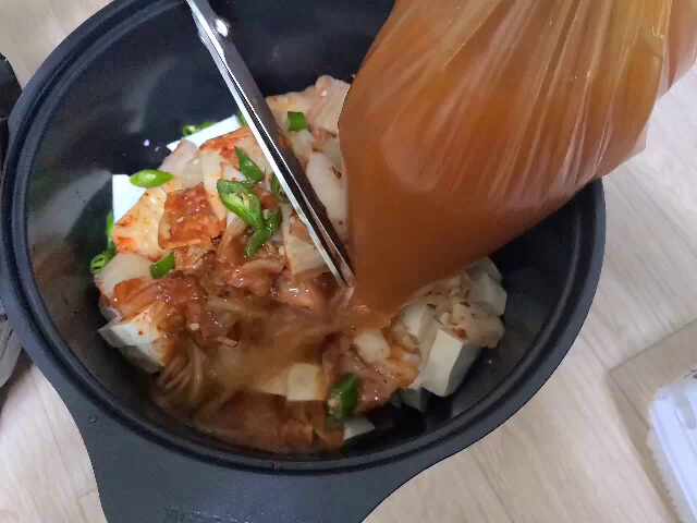  김치 활용 요리중 저는 찌개가 제일 맛있더라구요