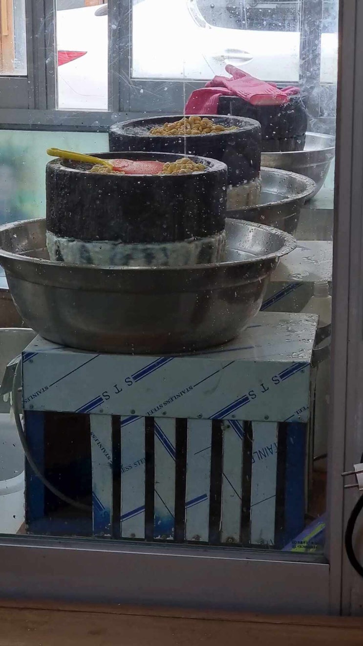 너희가 콩 맛을 알아? 초등 입맛은 느낄 수 없는 비지계의 평양냉면 피양콩할마니 콩비지 너희가 콩 맛을 알아? 초등 입맛은 느낄 수 없는 비지계의 평양냉면 피양콩할마니 콩비지