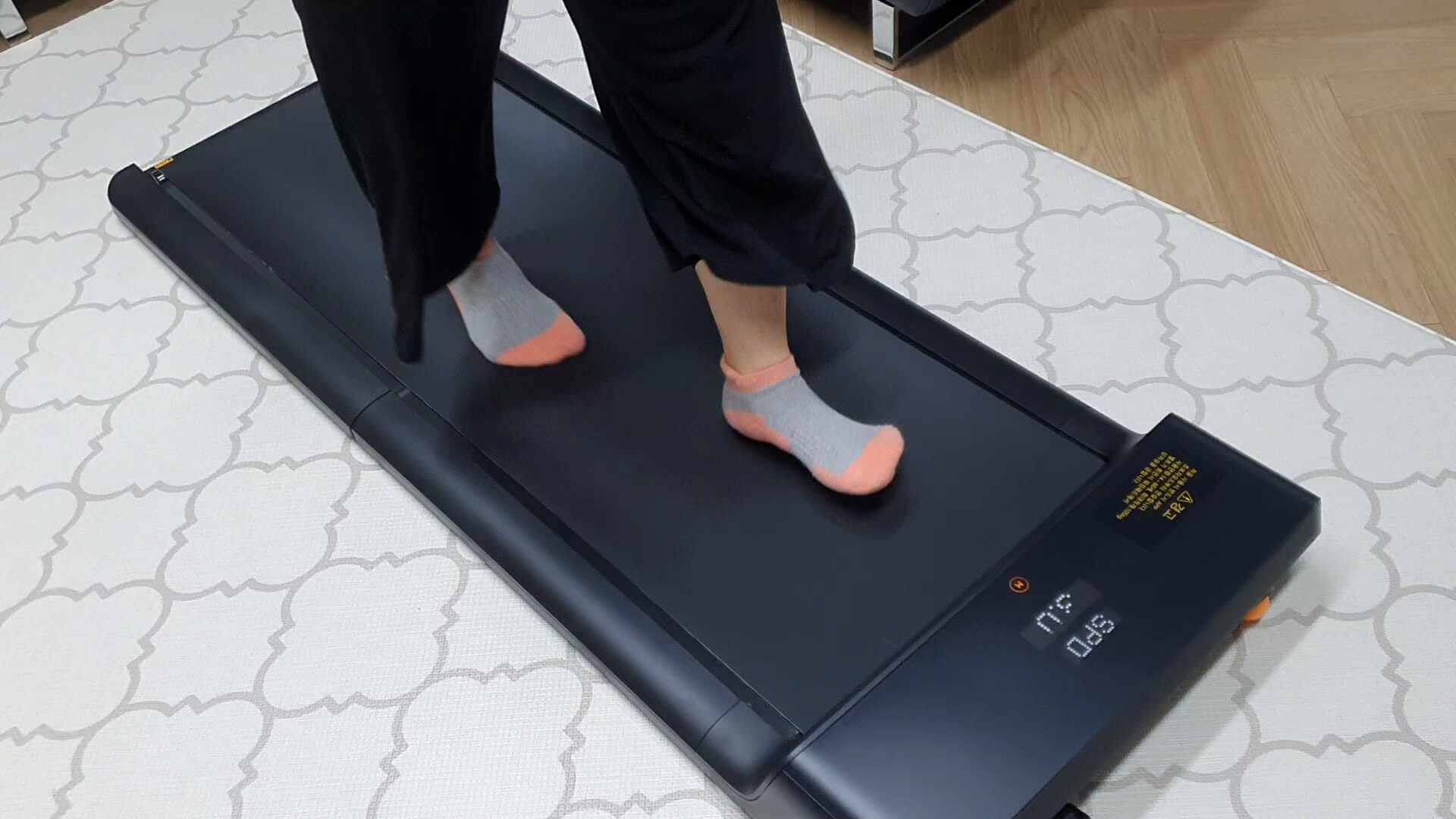 샤오미 워킹패드 A1PRO로 홈트레이닝을 시작하였습니다.