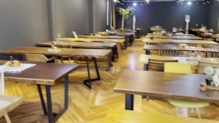 공장직영점 창고형 매장으로 원하던 원목 식탁을 선택할 수 있었던 일산가구할인매장 우드슬랩 전문점 에스턴우드 일산점