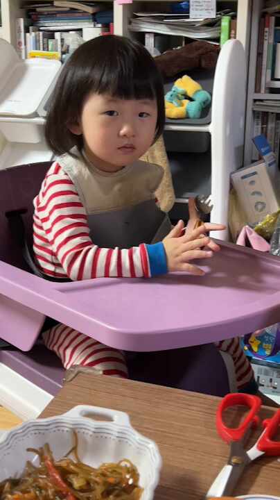  3월 13일 - 소세지 맛을 알아버린 24개월 아이와 우산 데이트