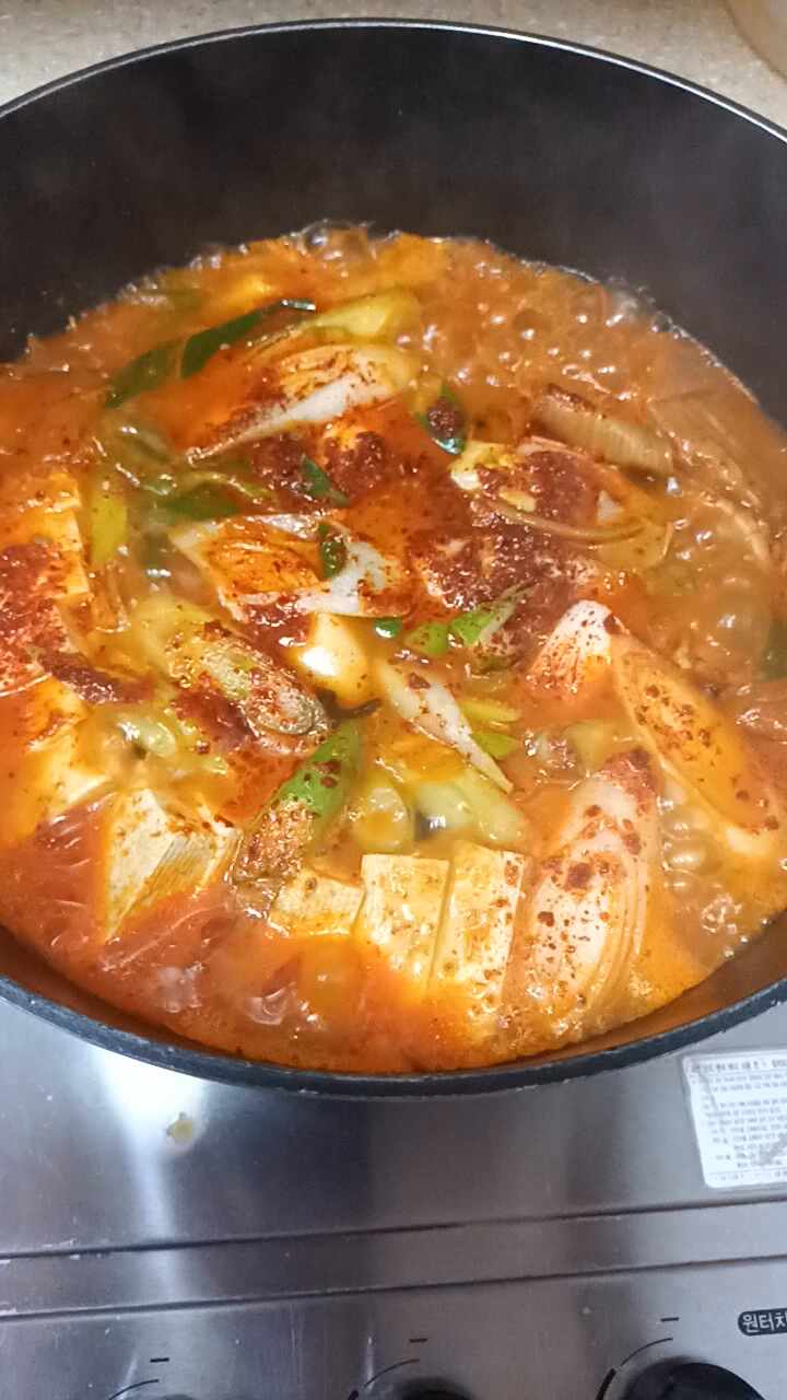  돼지고기 김치찌개 간단하면서 깊은 맛 나는 김치찌개 끓이는 법