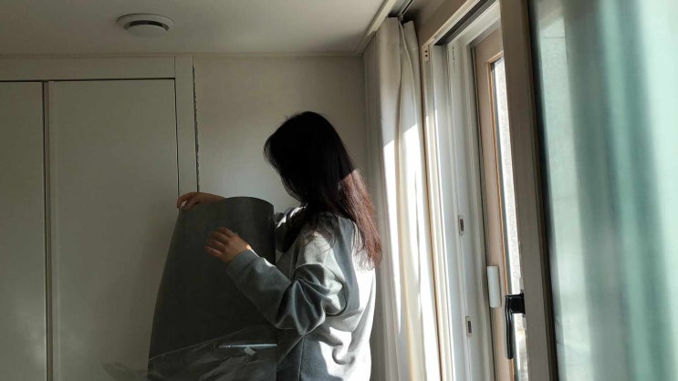  붙이는 실크벽지로 찢어진 벽지 셀프도배 너무 쉬워요!