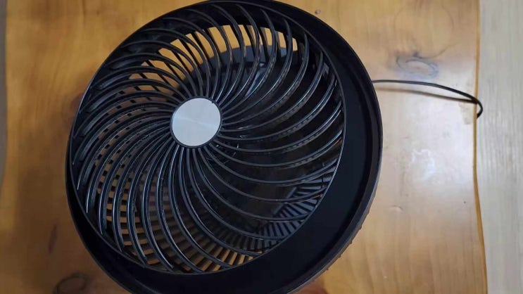  에어컨과 함께 켜는 360도 회전 서큘레이터