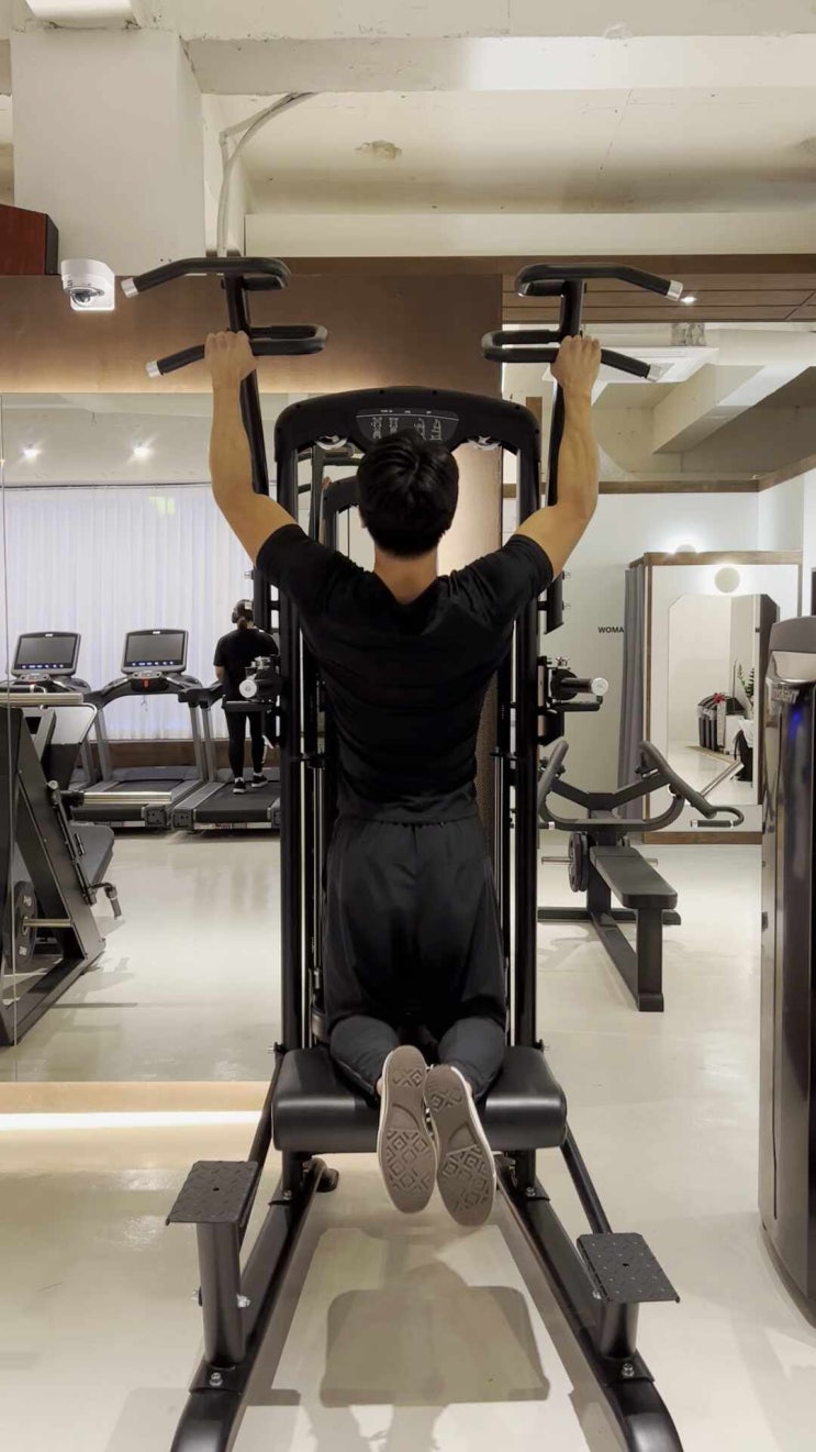  어시스트 풀업 기구 사용법