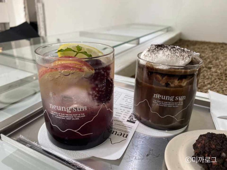  부산대 카페 능선 화이트톤 주택개조 카페 독특한 디저트 능선바위 맛은
