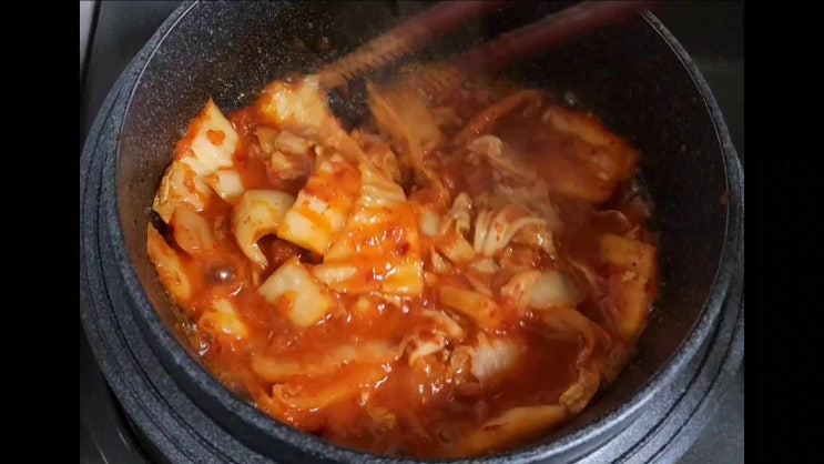  동원참치캔으로 얼큰한 김치찌개 끓이는 법