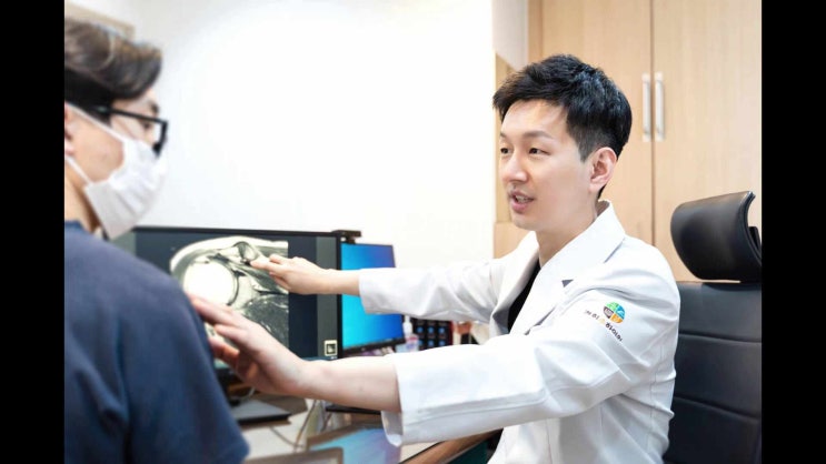  어깨와 팔꿈치 통증을 일으키는 상완삼두근 활성화 원인, 한의원 치료