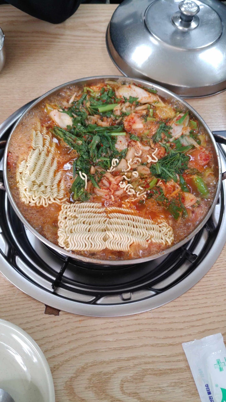  삼거리 부대찌개 : 얼큰하고 맛있게 즐기는 파주 부대찌개 맛집