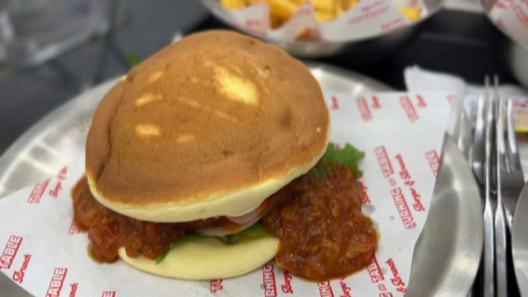  수원 영통 수제버거 맛집 터닝테이블 팬케이크버거 솔직 후기