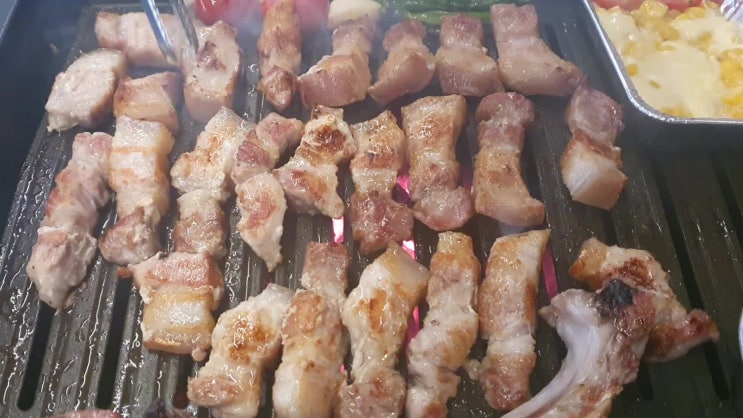  신대방역맛집 '후돈'. 뼈삼겹에 명란젓, 멜젓 형제의 쌈싸대기 궁합