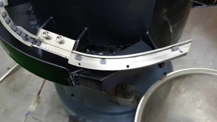  Bowl Feeder(볼 피더) 영상입니다.