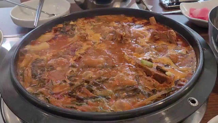  합정밥집 산더미 파김치 감자탕 이열치열 입니다