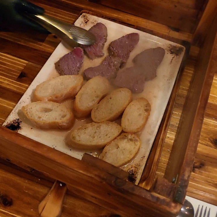  부산 광안리 기념일 레스토랑 추천 애견동반가능 기버터 스테이크 원조 맛집 [더스모코]