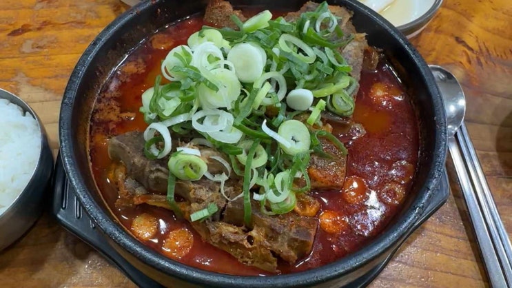  전주 금암동 엄가네 시골집 24시 얼큰한 뼈해장국 감자탕 해장국