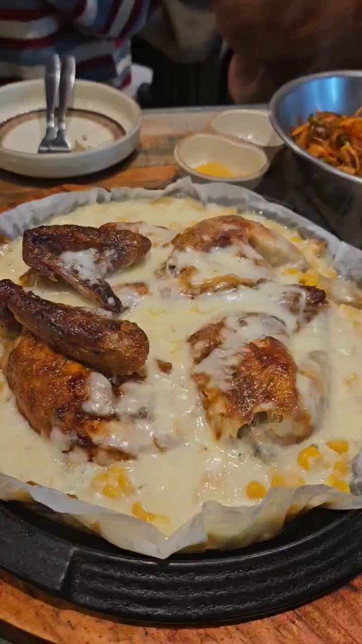  을지로골뱅이골목 힙지로누룽지통닭 치즈콘닭