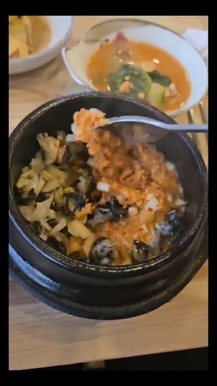  성북구청 김치찜서비스로주는 우렁쌈밥집 신신식당