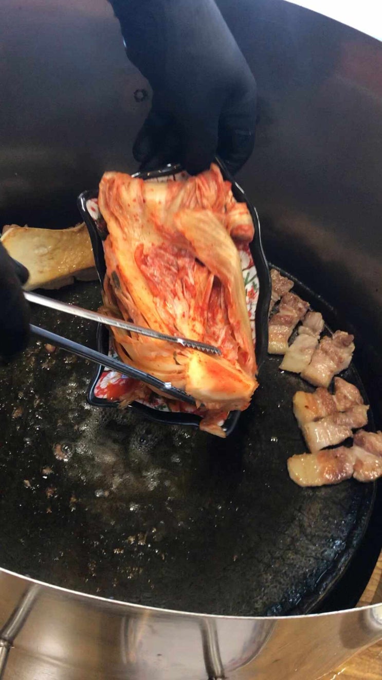  청주 산남동 맛집, 필살무쇠삼겹살 (무쇠솥뚜껑에 김치라니 진짜 필살기잖아)