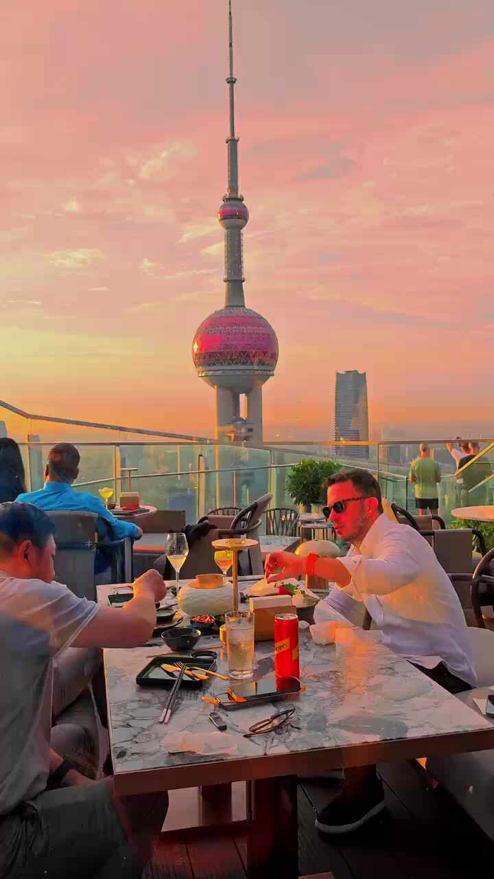  상해여행에서 일몰과 야경을 함께 볼수있는  플레어바(flair)
