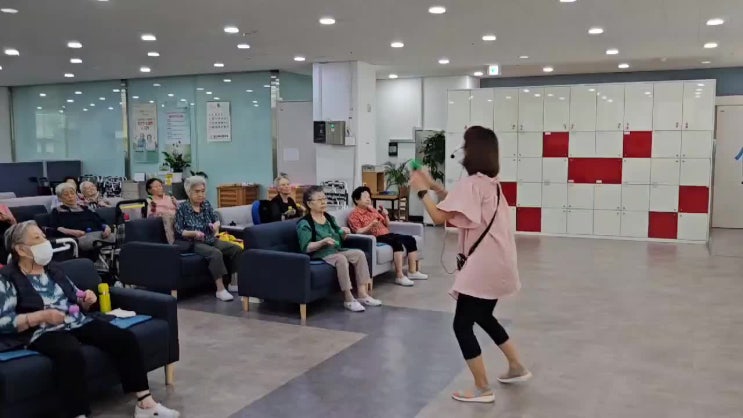  파주효림 주야간보호센터입니다. "소도구 체조, 창의 미술 , 실버문화놀 어르신들의 건강과 집중력을 위한 한 주 프로그램 !! 행복한 센터의 일상~~~!!!
