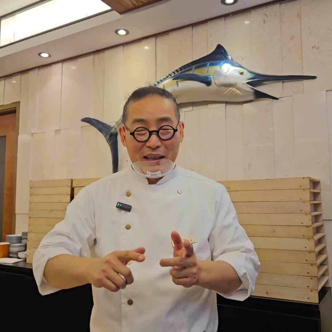 골드참치 테이블 세팅 고급스러운 분위기