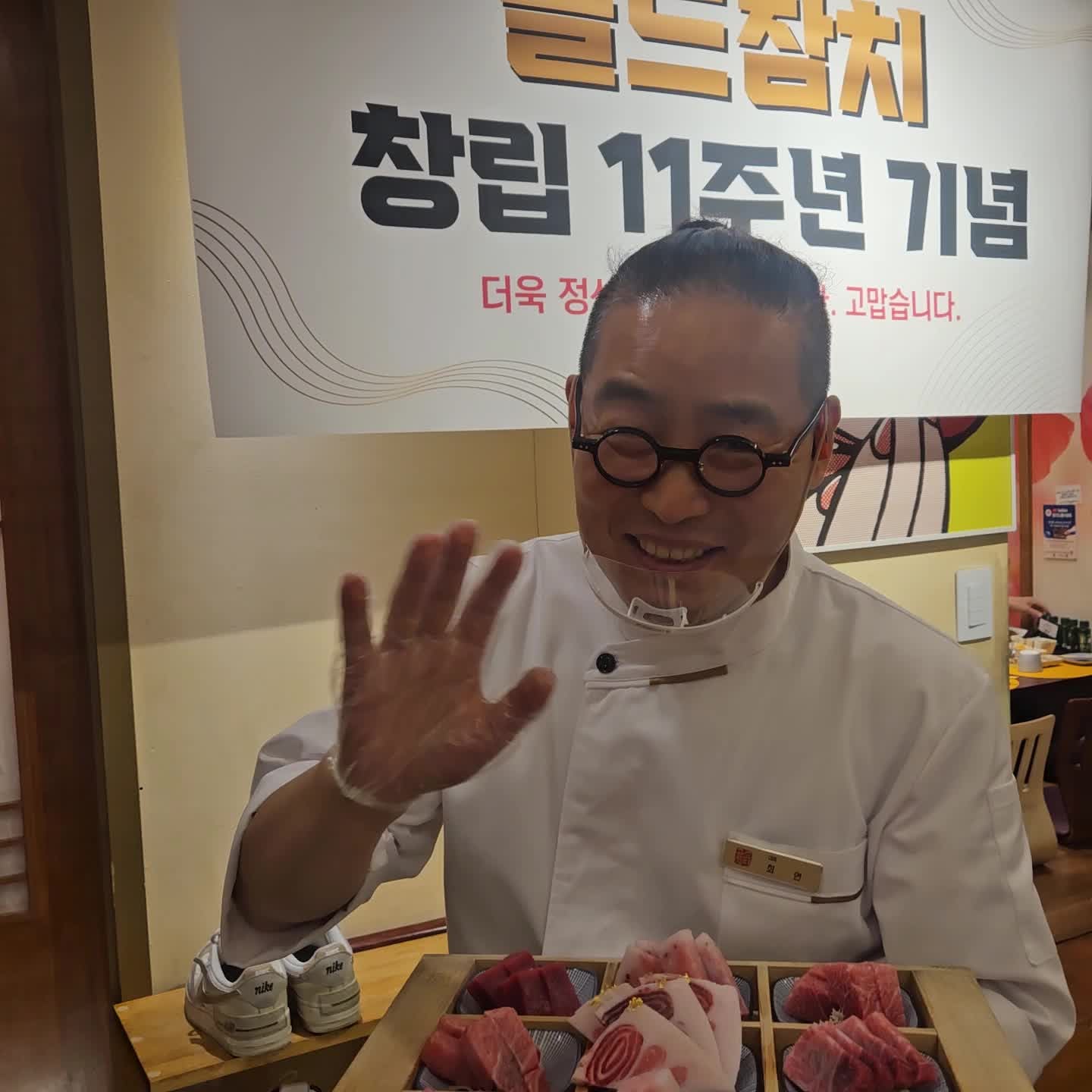 음식을 내어놓기 전에 한 컷