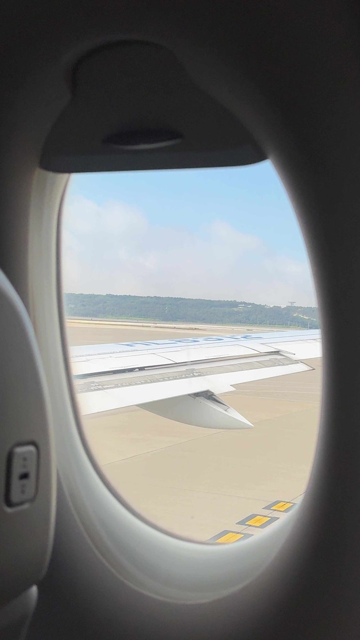  인천공항 2터미널에서 대한항공 국적기 타고 오키나와 나하 출발해요