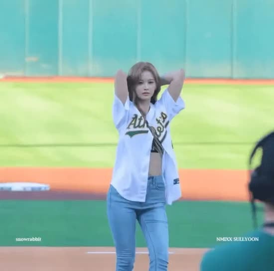 엔믹스 MLB 어슬레틱스 공연 & 설윤 시구