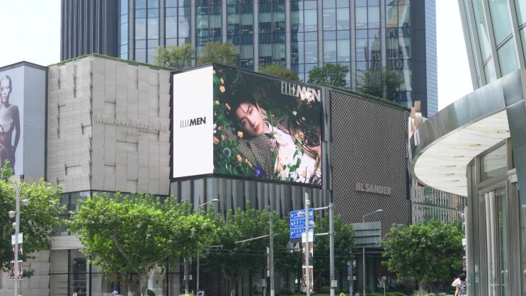  [250915] ELLEMEN 9월호 표지모델 린이 옥외광고
