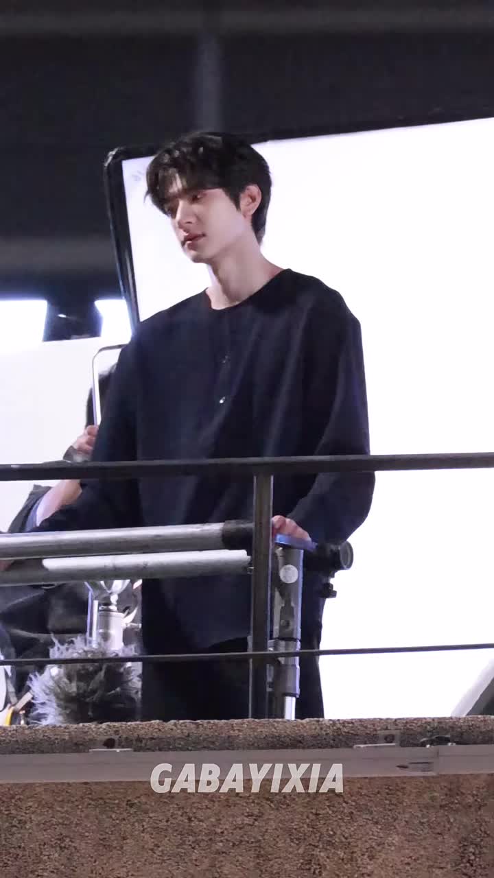  [251022] 절월량(折月亮) 촬영중인 린이