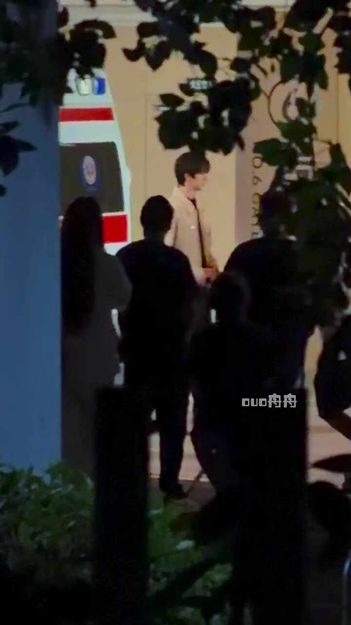  [251015] 절월량(折月亮) 촬영중인 린이