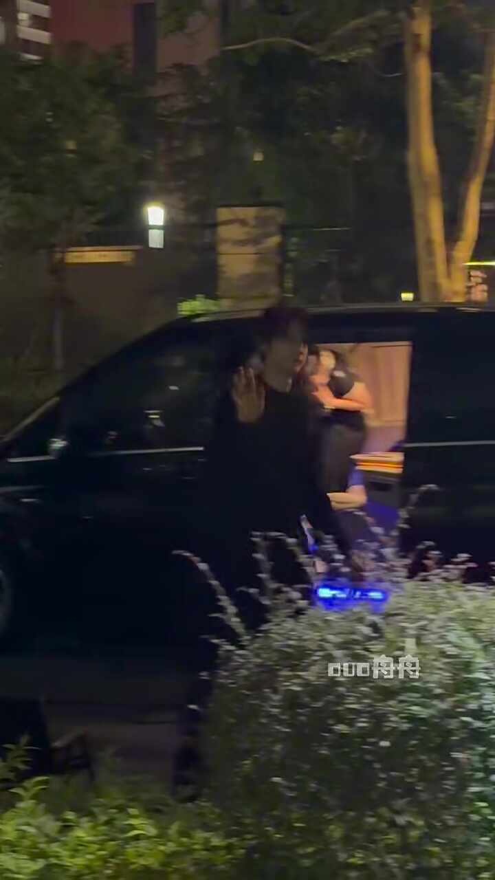  [251014] 절월량(折月亮) 촬영중인 린이