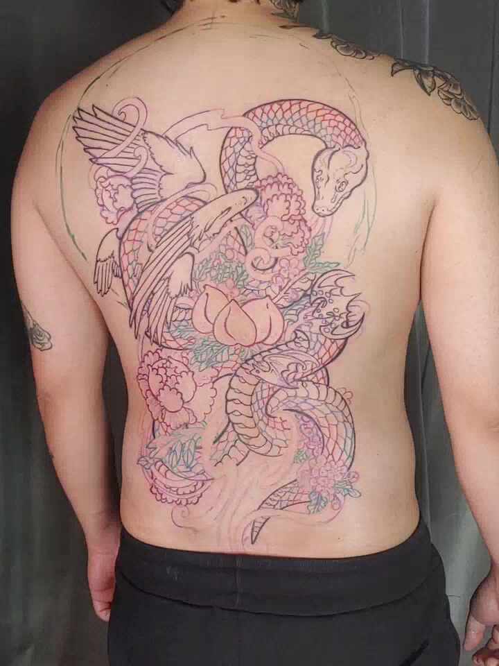  대형 컬러타투 진행하고 있습니다. 뱀타투/ 부적타투/ 등사타투-홍대 타투라쿤