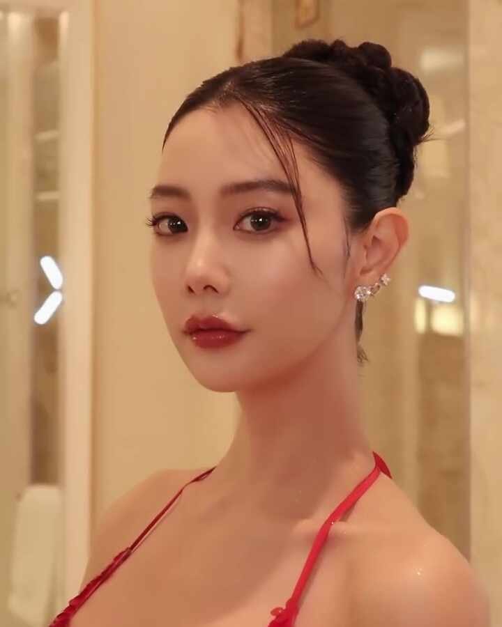 클라라 이혼 근황 드레스 모델 배우 몸매 나무위키 인스타