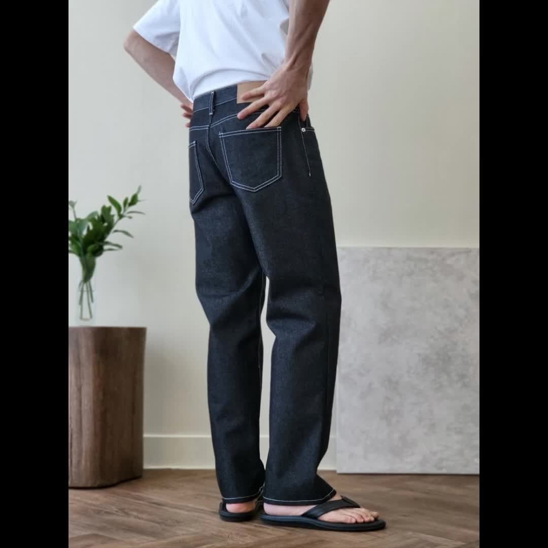 아디다스 남자 와이드 청바지 편안한 착용감의 흑청 블랙진