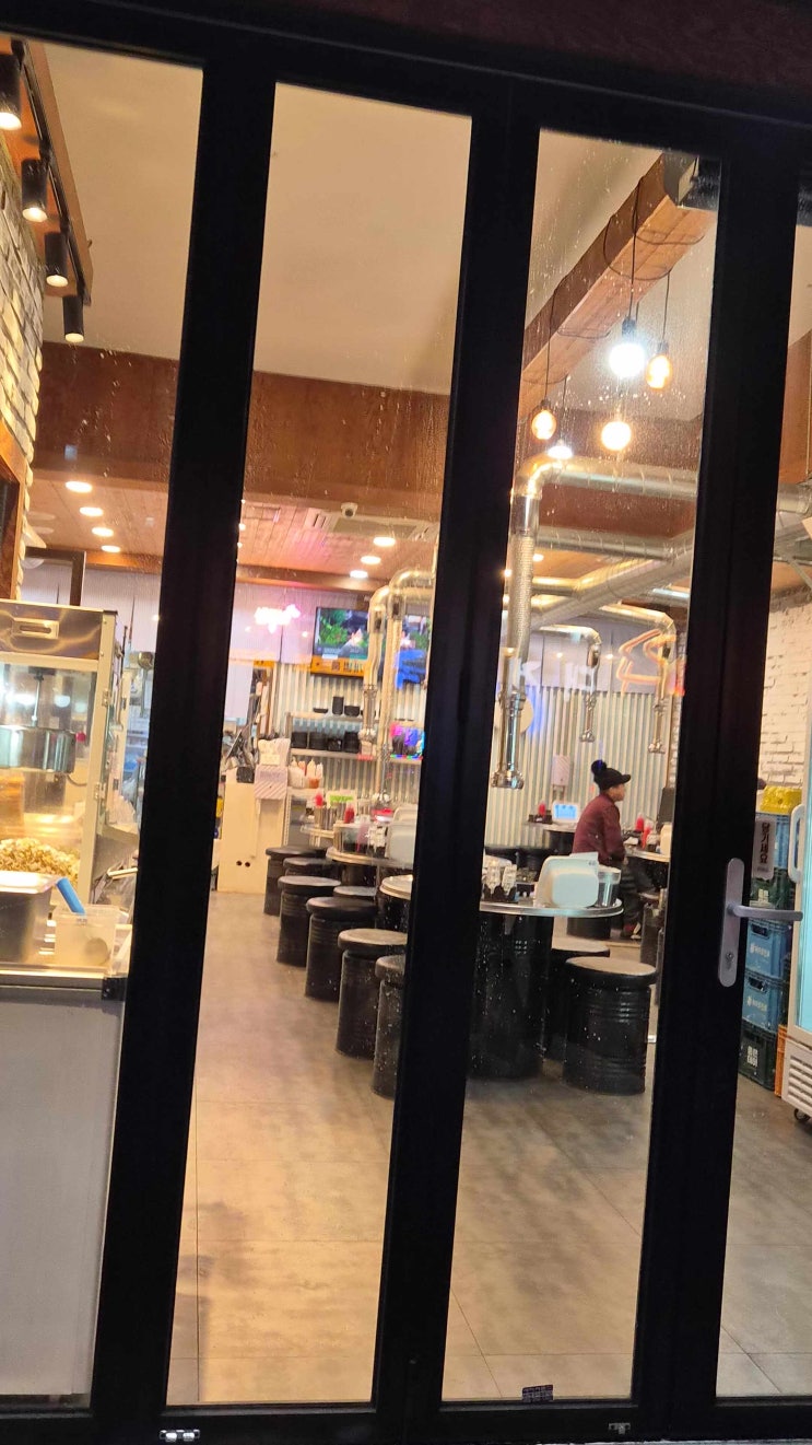  창원 도계동 횟집 - 주안상에서 향어회와 매운탕을 먹고 반했습니다.