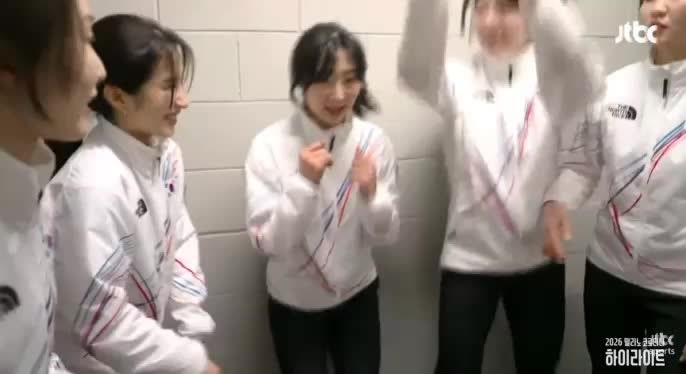 '금빛 푸시' 최민정, 심석희 과거 충돌 덮고 자연스러운 대화 장면 포착
