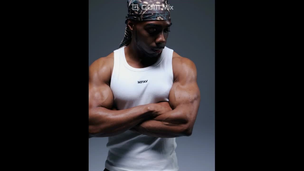 이준 캐치캐치 치어리딩 나시 핏 의상 정보 엠페브 민소매