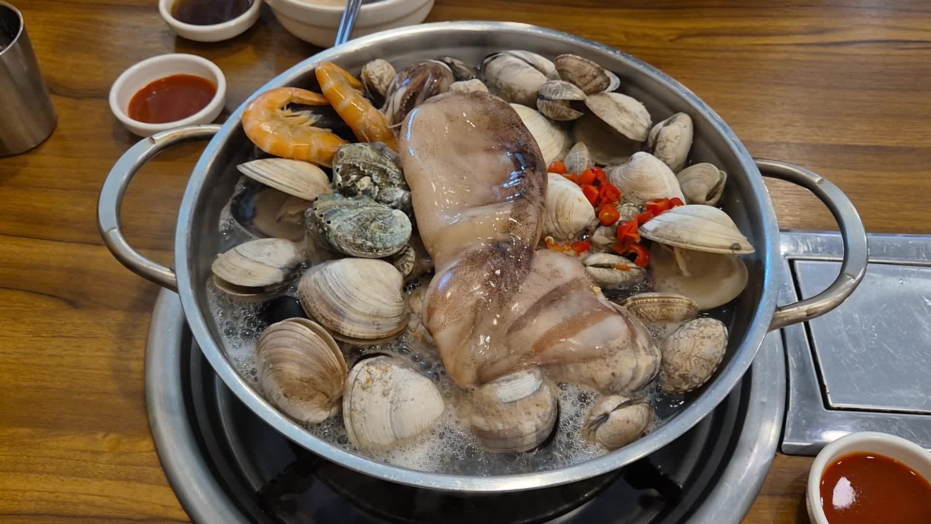 푸짐한 해산물 칼국수가 땡긴다면? 천안 백석동 섬마을 해물칼국수 강력 추천!