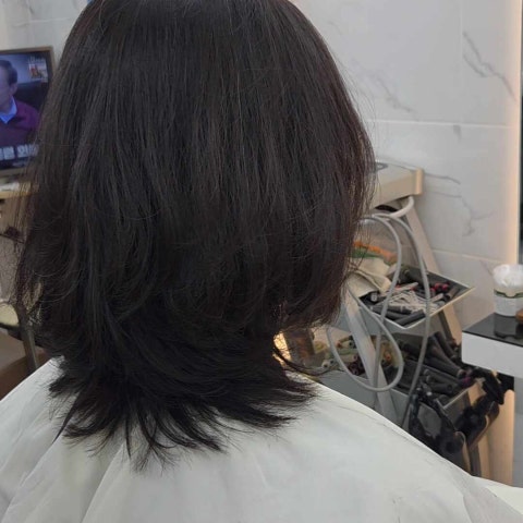 아이롱펌 중단발레이어드컷 허쉬컷 - 호박넝쿨헤어 명장동 미용실 시술 사례