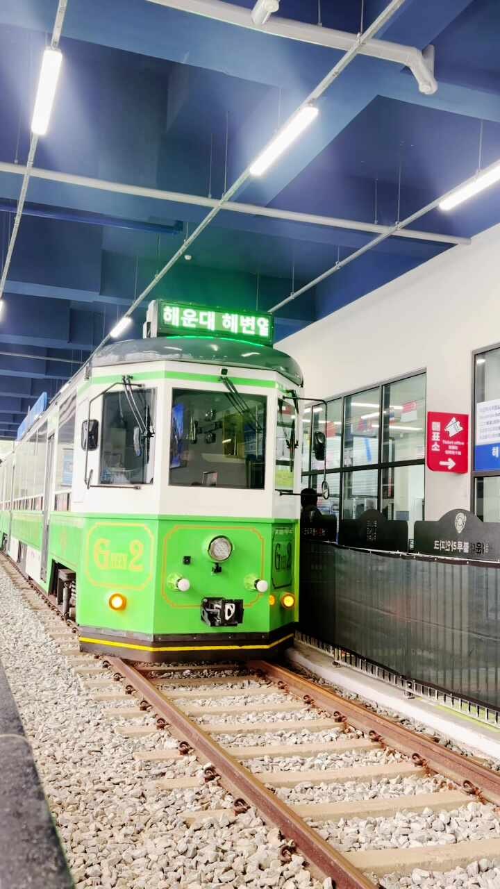 釜山海雲台之旅｜搭乘藍線公園海濱列車，暢遊海邊拉麵咖啡廳與李在模披薩