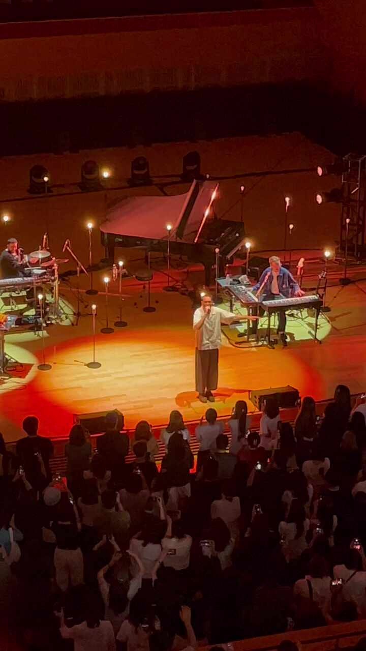 HONNE 10th Anniversary Korea Concert Review | Setlist Shared | Lotte Concert Hall 2F B Section, Row 1 View