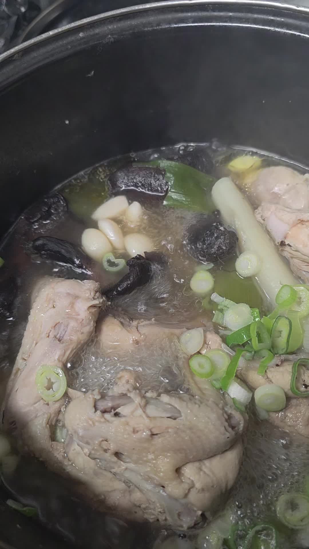 중복 보양식 능이삼계탕 만들기, 선물 받은 능이버섯 넣어 먹어봤어요