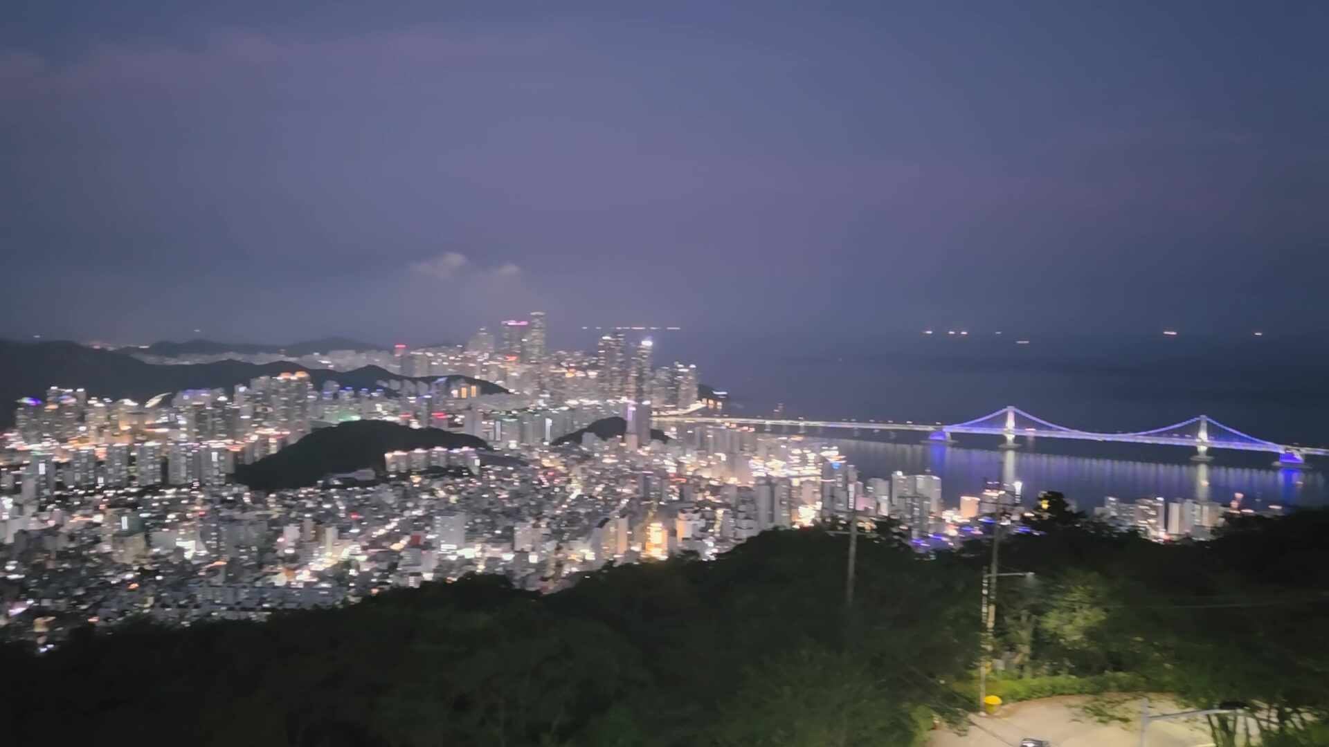 "구름고개카페" 부산 황령산 산속 여유와 시티뷰를 만끽하는 힐링 카페 방문 후기